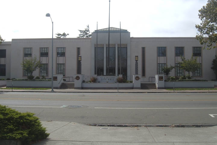 Coro at English Wikipedia, Public domain, via Wikimedia Commons